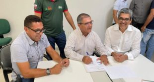 Emenda de 200 mil destinada por Edvaldo Magalhães vai ajudar na reforma dos sindicatos rurais de Marechal e Tarauacá; convênio foi assinado hoje