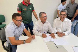 Emenda de 200 mil destinada por Edvaldo Magalhães vai ajudar na reforma dos sindicatos rurais de Marechal e Tarauacá; convênio foi assinado hoje
