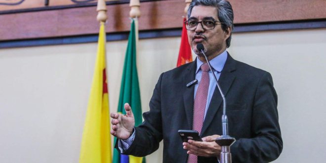 Edvaldo Magalhães sai em defesa da Educação e cita situação das escolas de Feijó