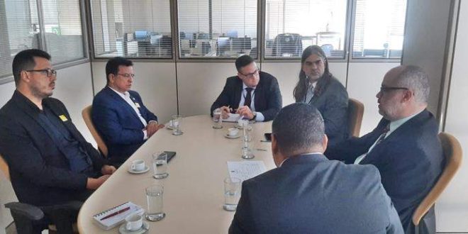 anuncia que regiões isoladas do Acre terão acesso a internet