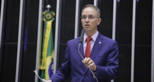 “Verdadeira tragédia se abate sobre nosso país”, diz Leo de Brito na Câmara Federal