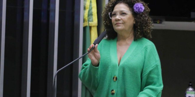 Perpétua denuncia abandono de autistas por parte do Governo do Acre e Prefeitura de Rio Branco