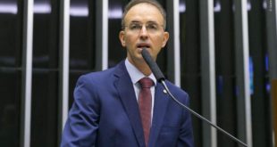 “Se privatizar a Petrobras, o preço dos combustíveis vai aumentar ainda mais”, alerta Leo de Brito