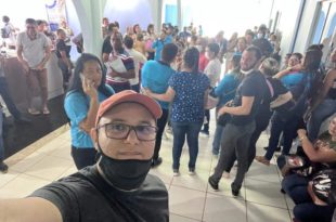 Trabalhadores da saúde realizam manifestação pública pelas ruas de Cruzeiro do Sul
