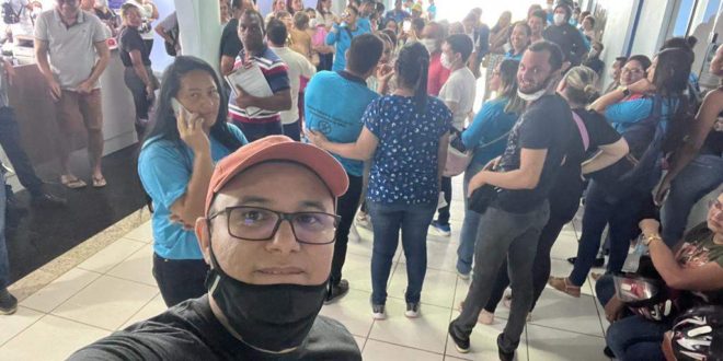 Trabalhadores da saúde realizam manifestação pública pelas ruas de Cruzeiro do Sul