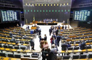 Deputados aprovam projeto que permite aos bancos tomar casa própria em pagamento de dívida