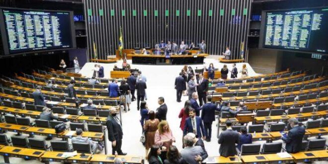 Deputados aprovam projeto que permite aos bancos tomar casa própria em pagamento de dívida