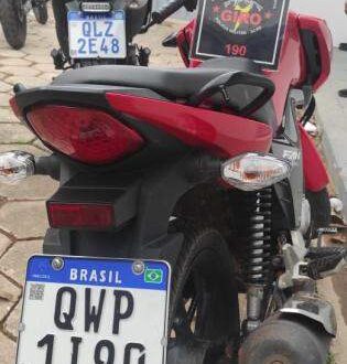 PM apreende entorpecentes e recupera motocicleta em ações na capital