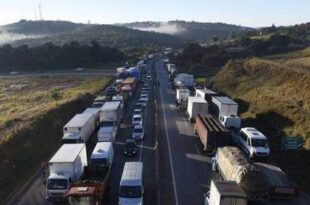 Pis/Cofins e Cide, representam apenas 6% na composição do preço do diesel. Caminhoneiros reagem contra proposta de Bolsonaro de zerar ICMS