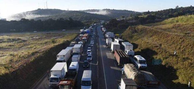 Pis/Cofins e Cide, representam apenas 6% na composição do preço do diesel. Caminhoneiros reagem contra proposta de Bolsonaro de zerar ICMS
