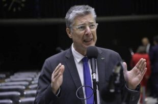 Proposta dispensa exemplar físico do Código do Consumidor nas lojas