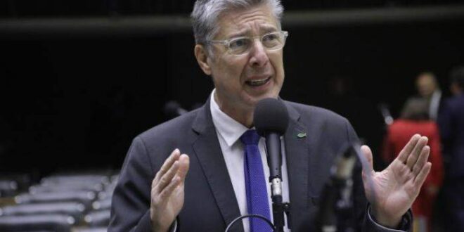 Proposta dispensa exemplar físico do Código do Consumidor nas lojas