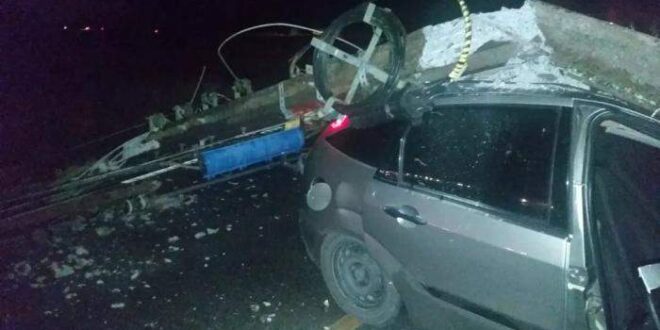 Embriagado, motorista bate carro, foge e abandona filhos de 2 e 5 anos