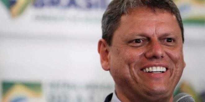Justiça arquiva pedido para anular domicílio de Tarcísio de Freitas