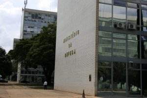 Atenção-Medida provisória altera definição de Empresa Estratégia de Defesa e permite participação estrangeira no capital dessas empresas