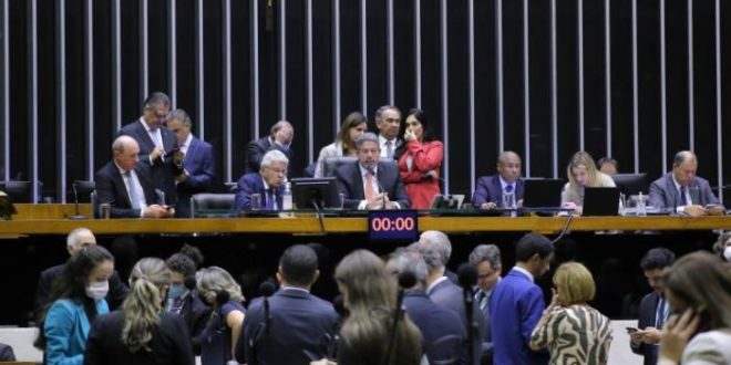 Câmara prosseguirá nesta quarta-feira votação de projeto que limita alíquota de ICMS sobre combustível e energia