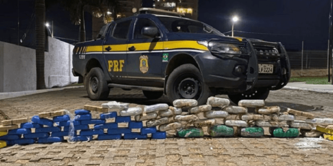 Motorista é preso com quase 60kg de drogas dentro de sacas de milho no interior do Acre