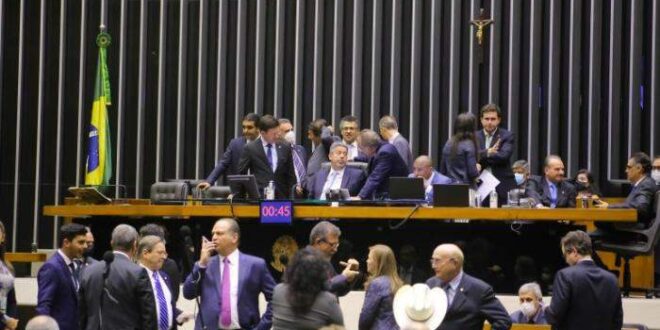 Mais dinheiro para os bancos: Câmara pode votar nesta terça-feira MP que autoriza empréstimo consignado a beneficiários de programas sociais