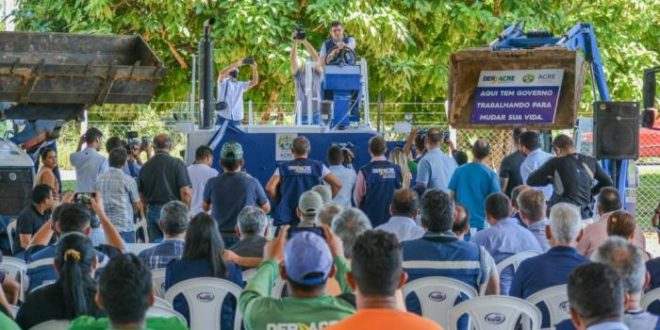 Gladson leva Luciano Oliveira para dentro do Deracre apesar de medida judicial que proíbe Luciano de ficar a menos de 200 m de funcionária que foi ameaçada por ele