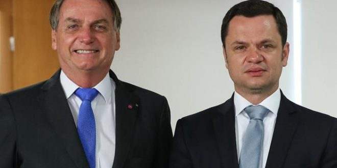 Bolsonaro estava com ministro da Justiça em dia de conversa citada por Milton Ribeiro