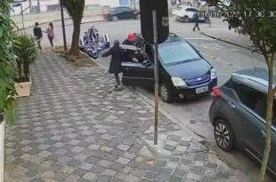 Carro é roubado com criança e idosa dentro em Curitiba
