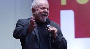 Lula diz que PSDB 'acabou' e ironiza 'golpe de Bolsonaro'
