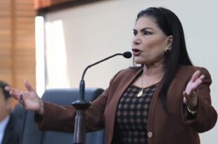 "Governador, cadê o dinheiro que o senhor recebeu para investir na saúde? Pessoas estão morrendo na fila do TFD", diz Antonia Sales