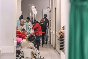 Deputados vão ao Pronto Socorro ver in loco situação da ala pediátrica e constatam situação de caos; cúpula da Sesacre será convocada para ir à Aleac na terça 3 Deputados vão ao Pronto Socorro ver in loco situação da ala pediátrica e constatam situação de caos; cúpula da Sesacre será convocada para ir à Aleac na terça