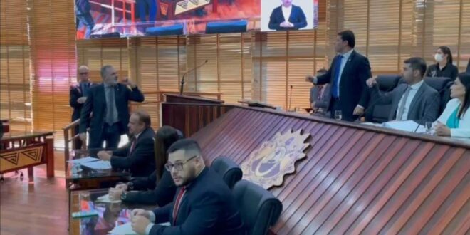 Base nervosa: assista ao vídeo da discussão entre Roberto Duarte e o governista Luís Tchê