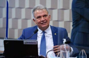 Petecão aprova projeto que consolida piso salarial de enfermeiros no país