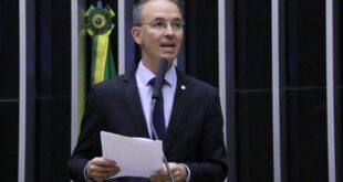 “Chega de desrespeito com a Amazônia”, diz Leo de Brito ao denunciar desmonte na Resex Chico Mendes