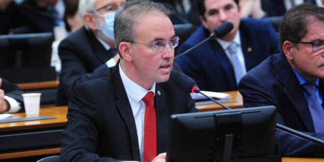 Leo de Brito questiona ministro da Defesa: Forças Armadas respeitarão resultado da eleição?