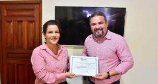 Mara Rocha e vice-governador Rocha recebem homenagem da SPU do Acre