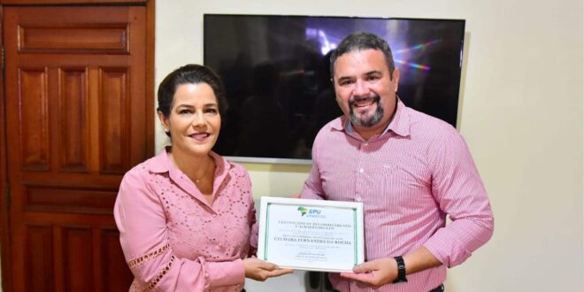 Mara Rocha e vice-governador Rocha recebem homenagem da SPU do Acre