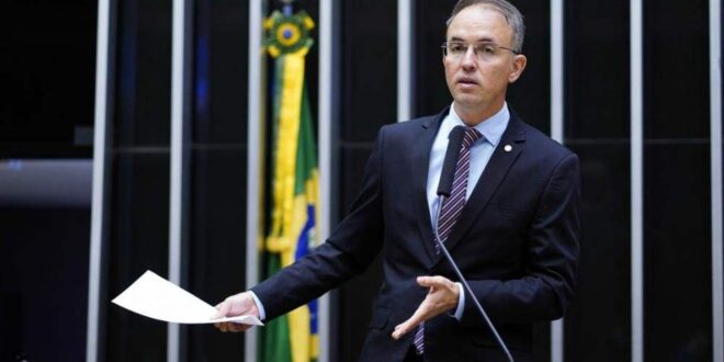 “Falta vontade política do governo federal pra resolver situação da BR-364”, diz Leo de Brito
