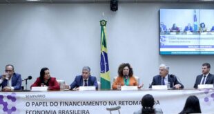 ”É importante falarmos sobre o papel dos bancos na retomada da economia”, diz Perpétua em seminário