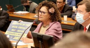 “Derrotamos o projeto que tiraria emprego dos frentistas”, comemora Perpétua