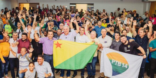 Com auditório lotado, Petecão discute plano de governo em Cruzeiro do Sul