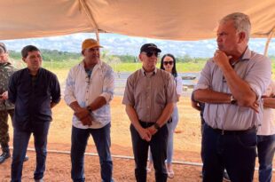 Em Santa Rosa, Petecão vistoria a primeira pista de concreto do Acre que está sendo construída pelo Exército