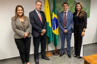 Vice-Governador Wherles Rocha e Deputada Mara Rocha reúnem com o Senador Eduardo Veloso para tratar da exportação de carne para o Peru