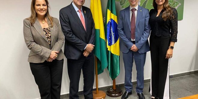 Vice-Governador Wherles Rocha e Deputada Mara Rocha reúnem com o Senador Eduardo Veloso para tratar da exportação de carne para o Peru