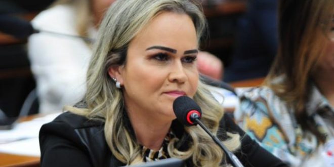 Comissão aprova proposta que prioriza a matrícula de criança vítima de violência doméstica