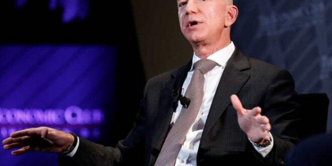 Nos EUA, Bezos critica pedido de Biden para que postos de gasolina reduzam preços