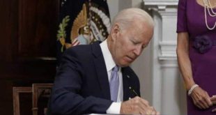 Biden sanciona Lei que restringe compra de armas de fogo. Mais de 200 tiroteios em massa foram registrados nos EUA neste 1º semestre
