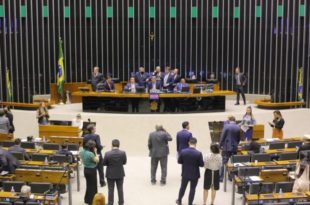 Câmara pode analisar medida provisória sobre o teletrabalho e projeto que muda a Lei Pelé