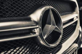 Mercedes-Benz reduz produção pela metade até a semana que vem por falta de peças