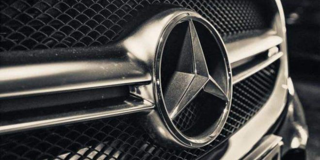 Mercedes-Benz reduz produção pela metade até a semana que vem por falta de peças