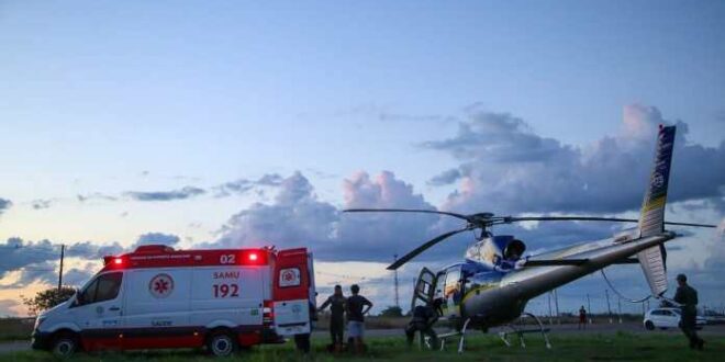 Mulher dá à luz em balsa no AC e bebê com problemas respiratórios é resgatado por helicóptero