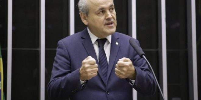 Projeto determina que planos municipais de resíduos sólidos viabilizem logística reversa