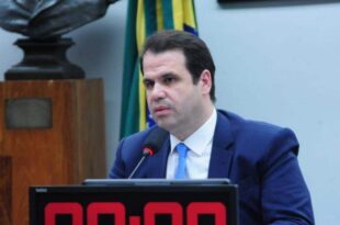 Projeto proíbe que agentes públicos monetizem publicação de conteúdo na internet